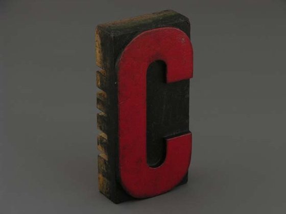 C. Letra de imprenta.