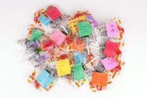 cada paleta tenía una nota con un mensaje